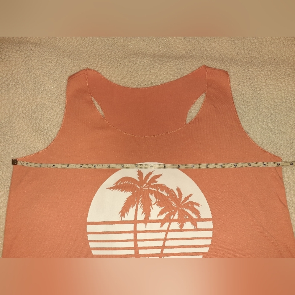 3 Women's Tanks - Picture 4 of 7